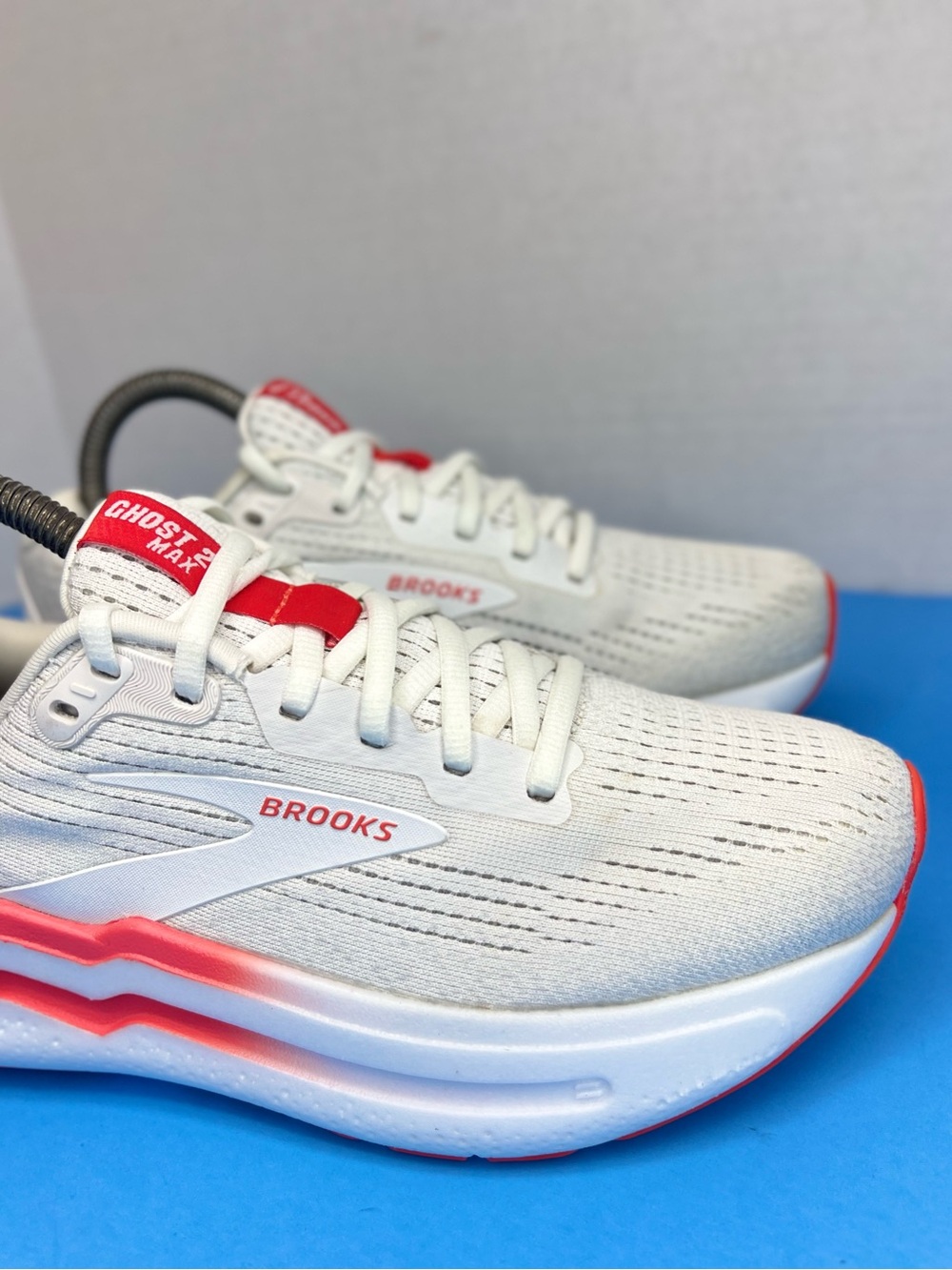Brooks Ghost Max 2 Womens 6.5B White/Hot Coral Running Shoes 1204201B174 XLNT! - Picture 7 of 14